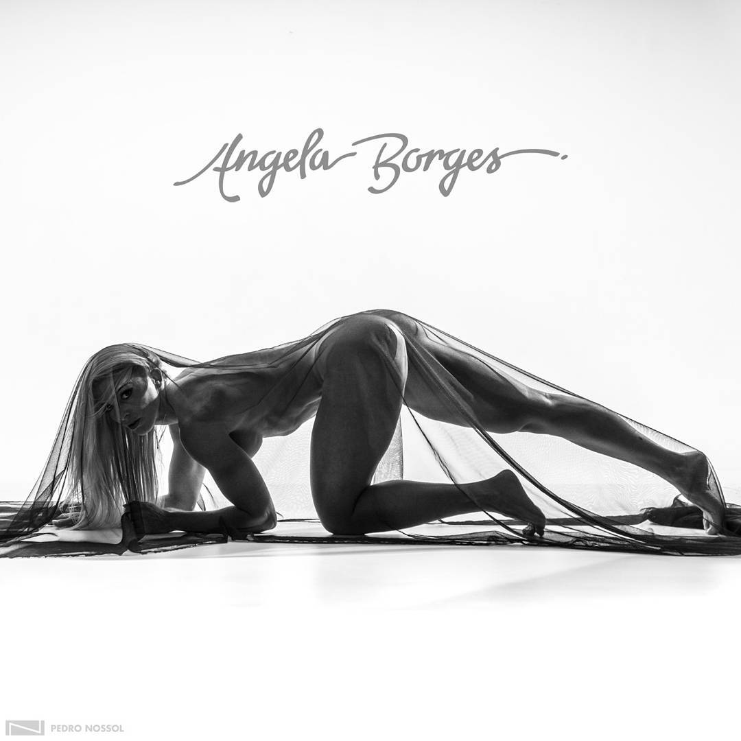 Angela Borges.