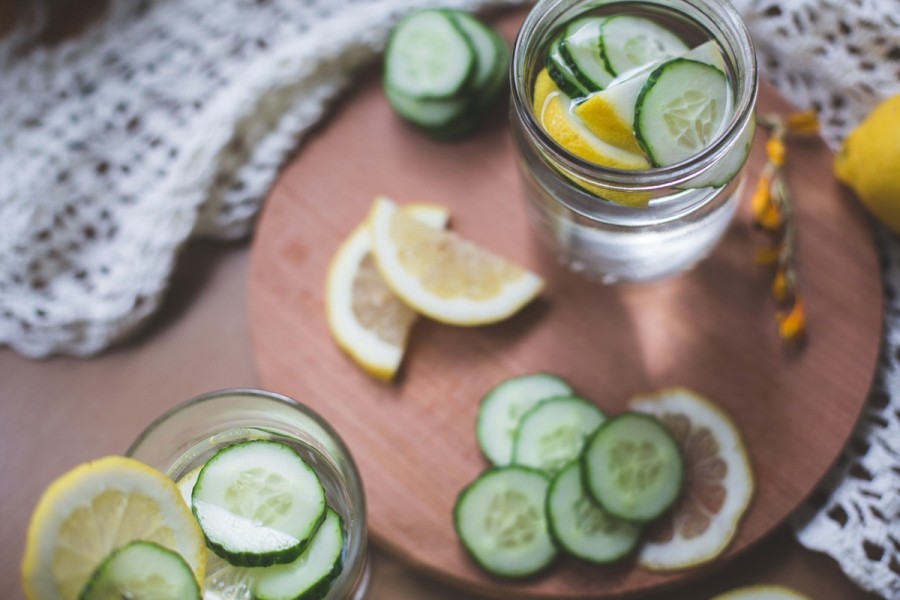 Рецепт воды с лимоном, огурцом и мятой